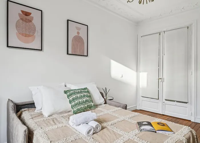 Eiffel Tower & Champs De Mars - 1Br - Cityapartmentstay
