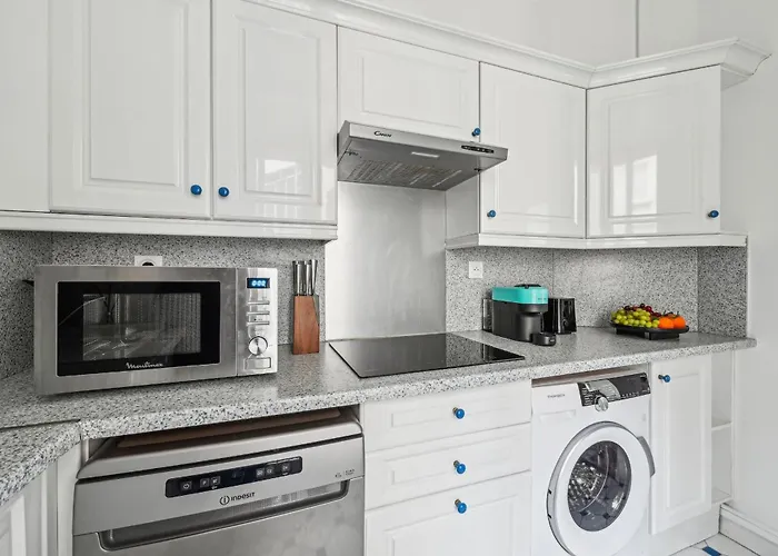 Eiffel Tower & Champs De Mars - 1Br - Cityapartmentstay